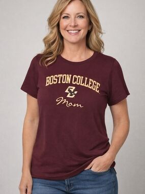 Boston College Eagles Mom T-Shirt Maroon Relaxed Fit Size Medium NCAA